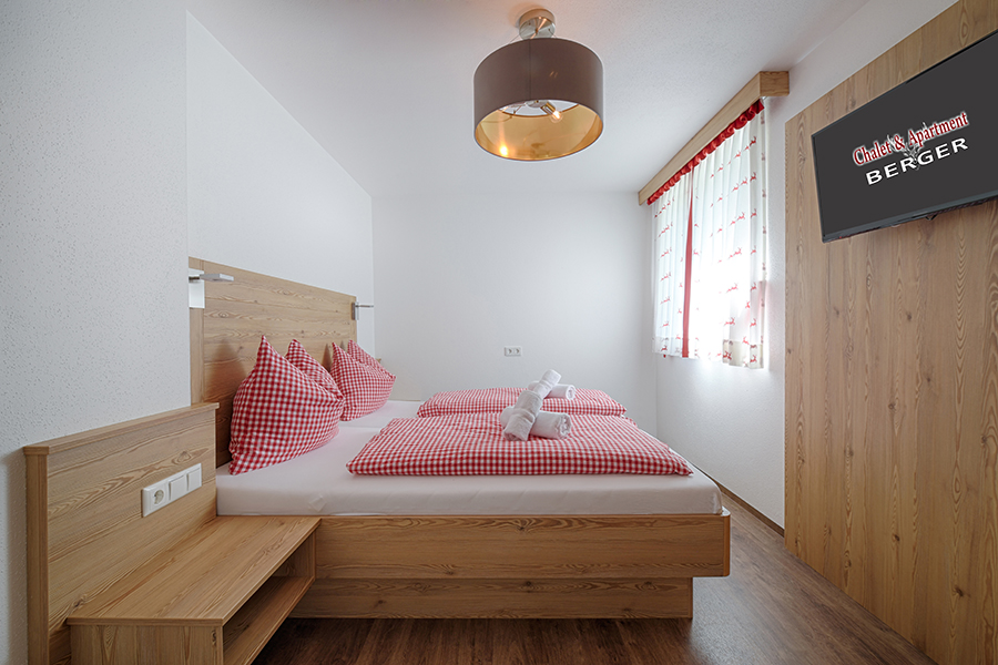 _DSC8886_HDR_logo Apartment